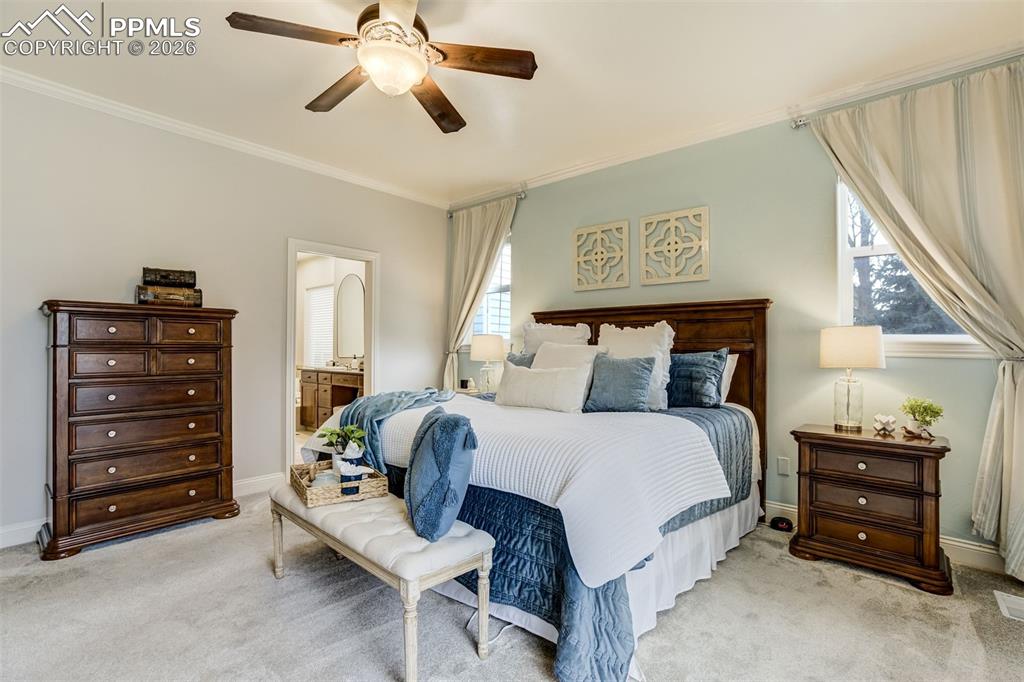 Image 18 of 50: Bedroom