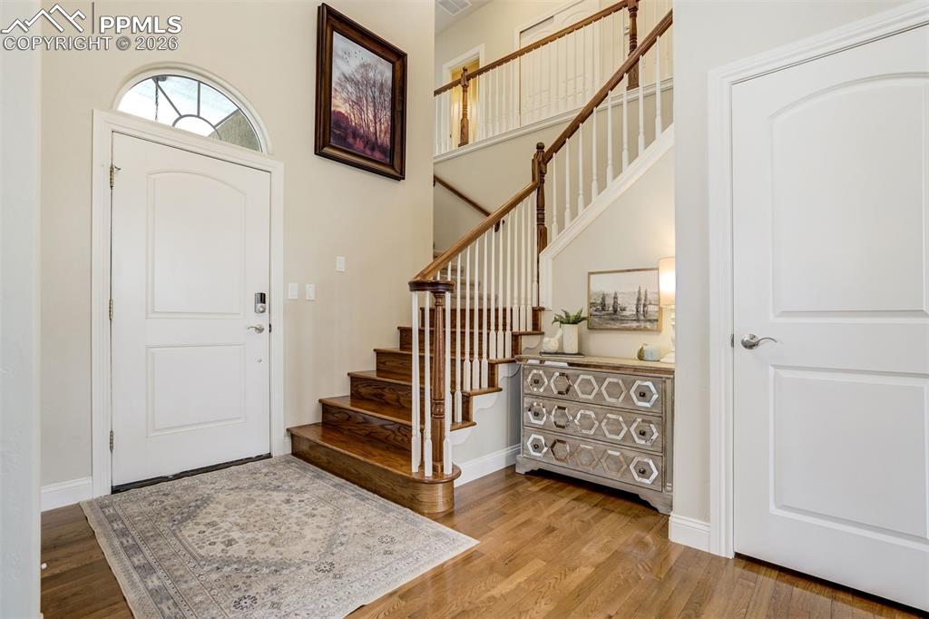 Image 25 of 50: Entry