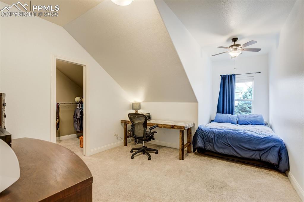 Image 27 of 50: Bedroom