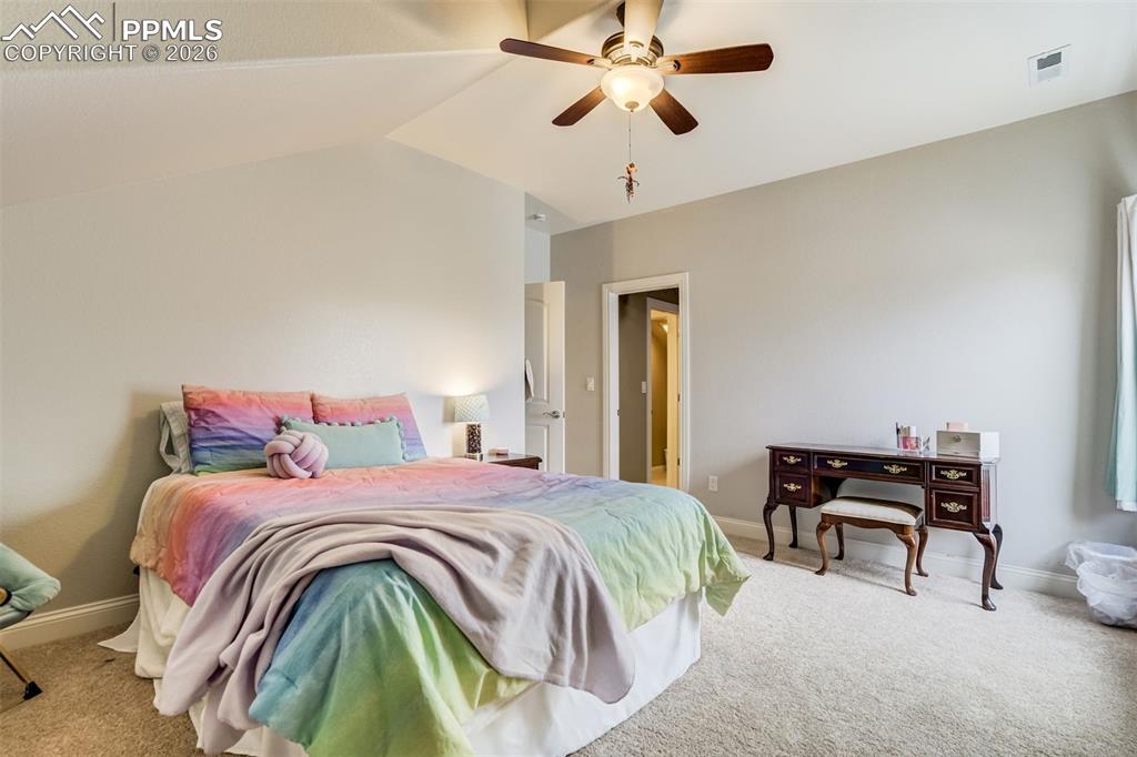 Image 32 of 50: Bedroom