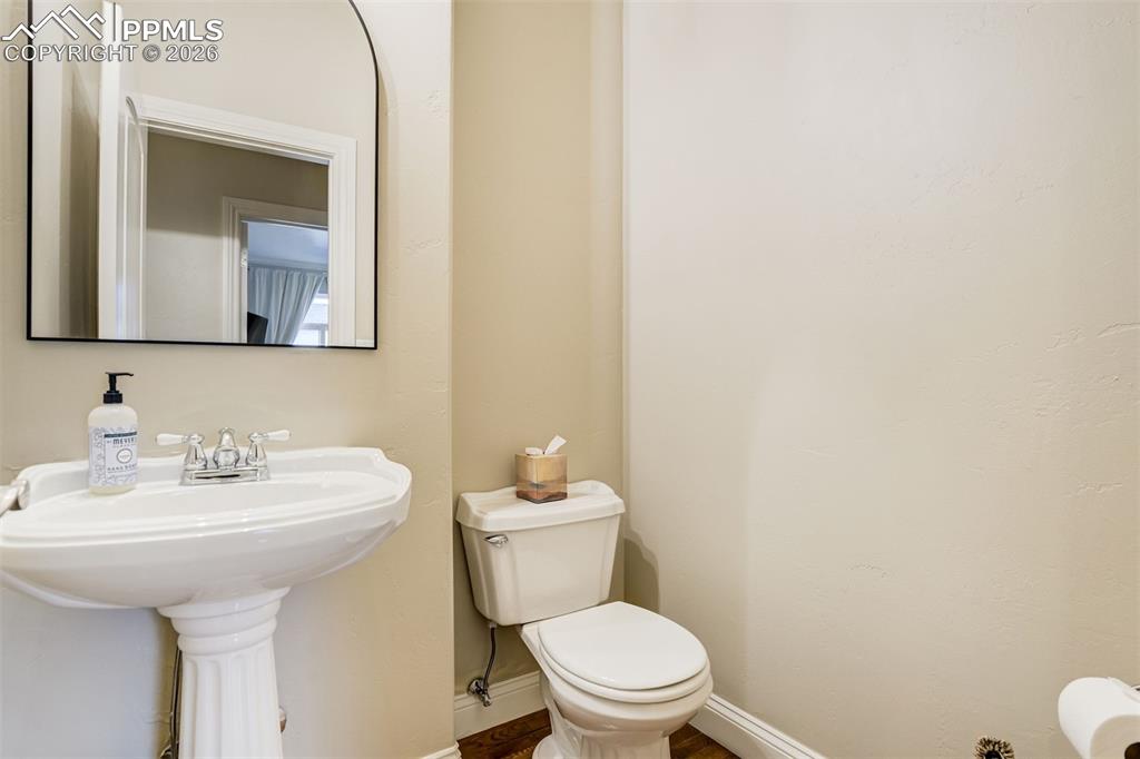 Image 35 of 50: Bathroom