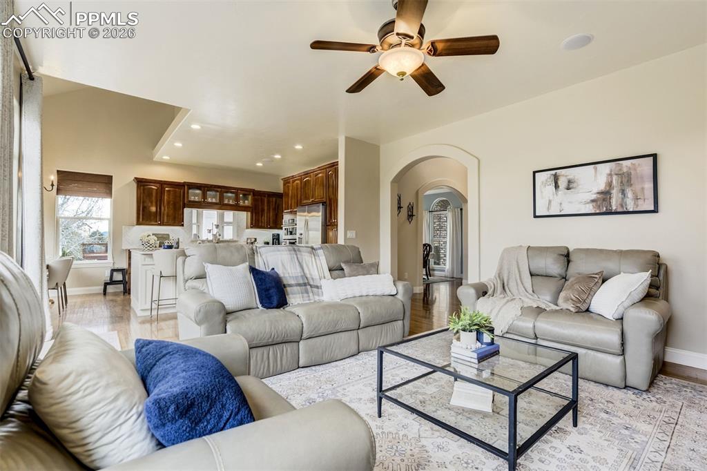 Image 6 of 50: Living Room