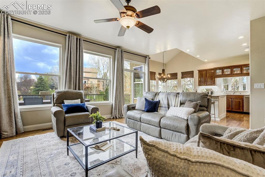 Image 7 of 50: Living Room