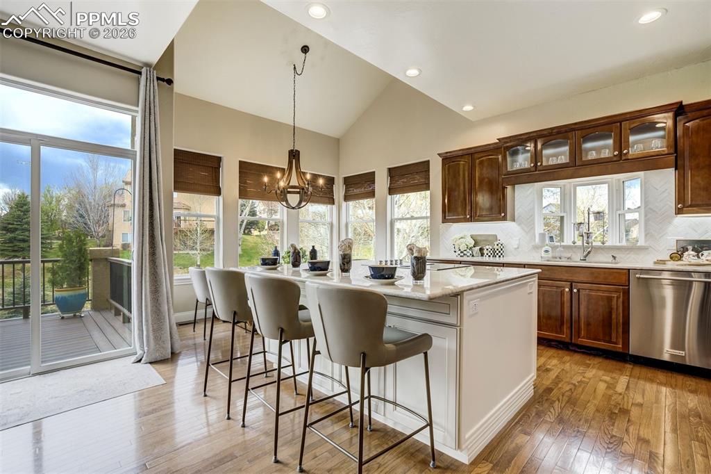 Image 9 of 50: Kitchen