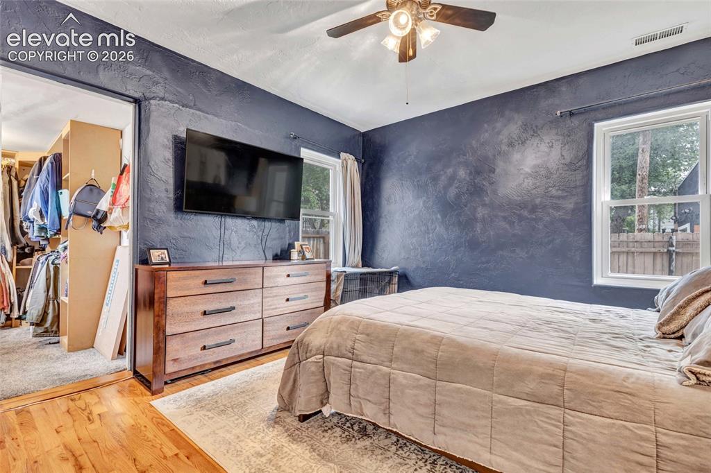 Image 6 of 35: Bedroom