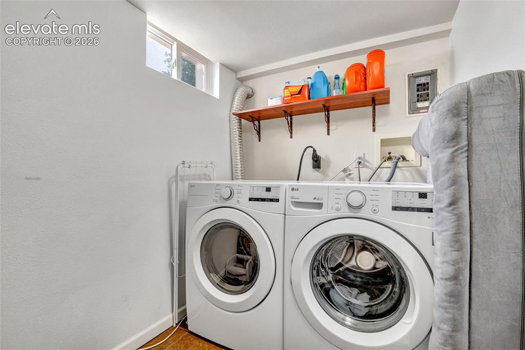 Image 9 of 35: Laundry