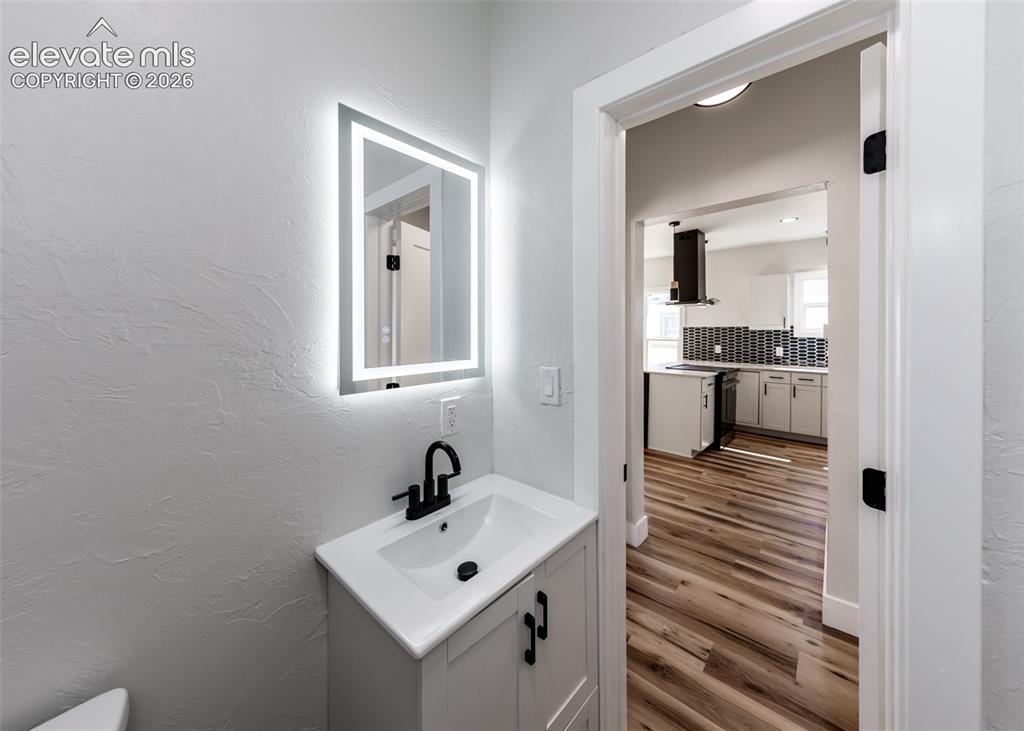 Image 19 of 33: Bathroom