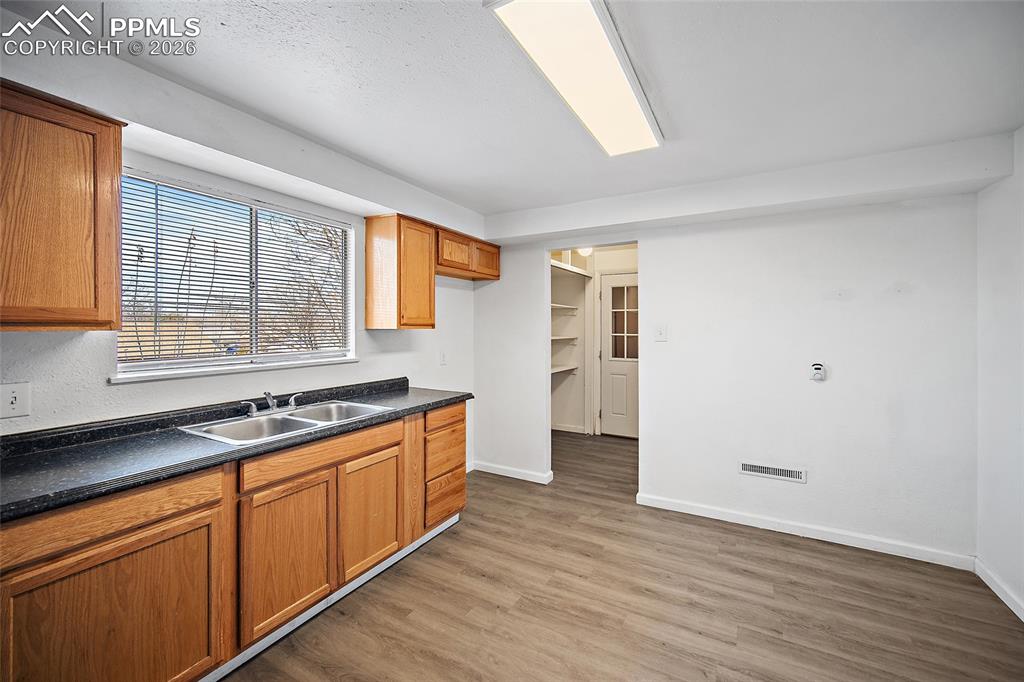 Image 10 of 35: Kitchen