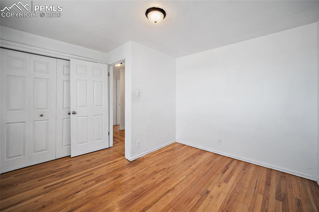 Image 15 of 35: Bedroom