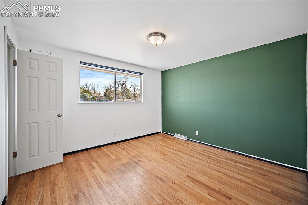 Image 16 of 35: Bedroom