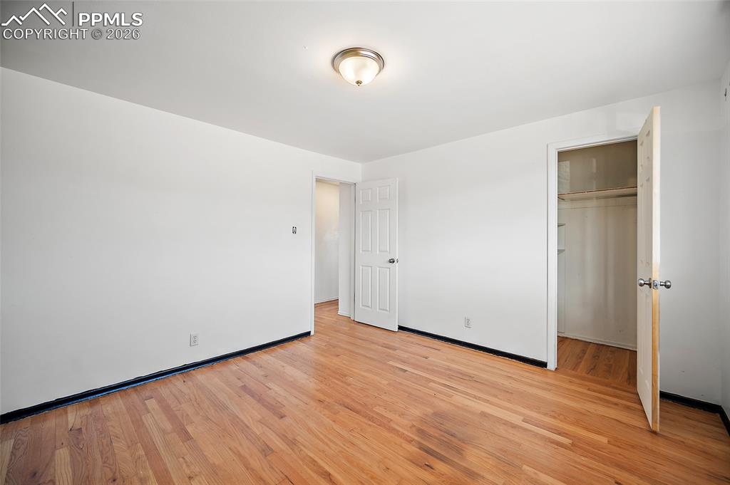 Image 17 of 35: Bedroom