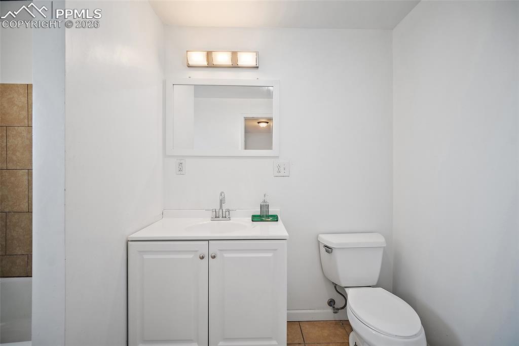 Image 19 of 35: Bathroom