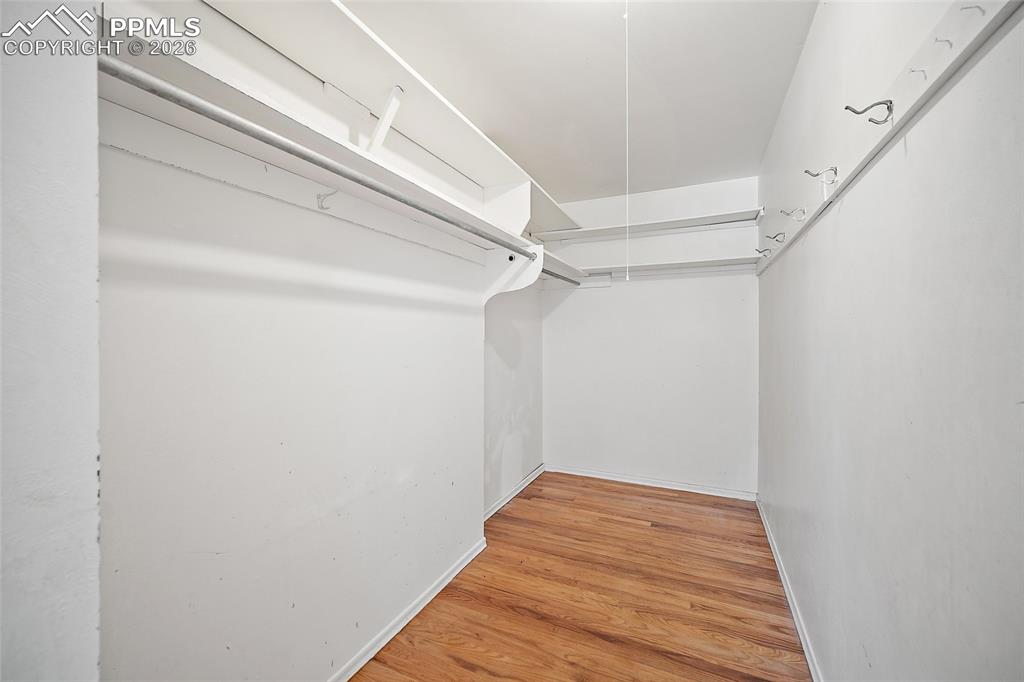 Image 24 of 35: Closet