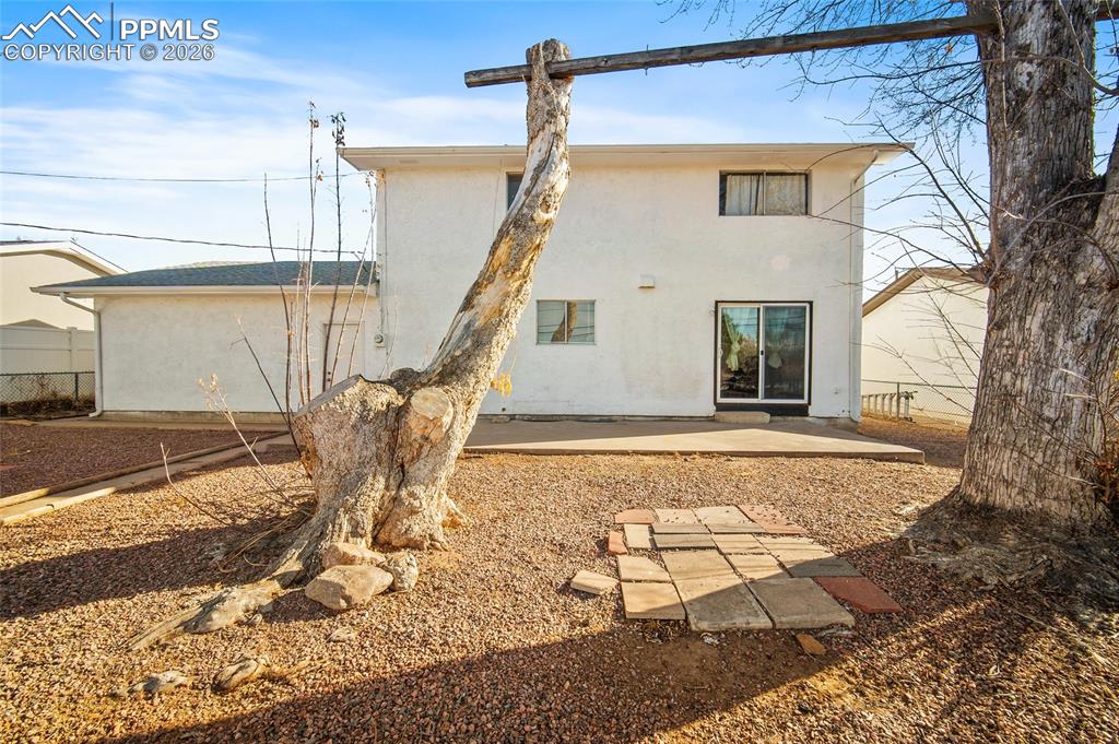 Image 27 of 35: Back of Structure