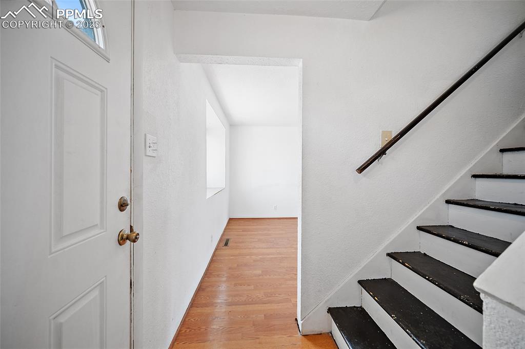 Image 6 of 35: Entry