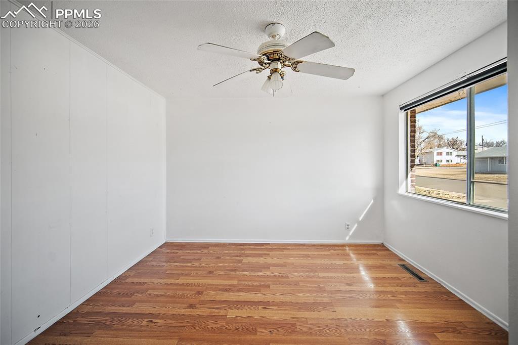 Image 7 of 35: Office