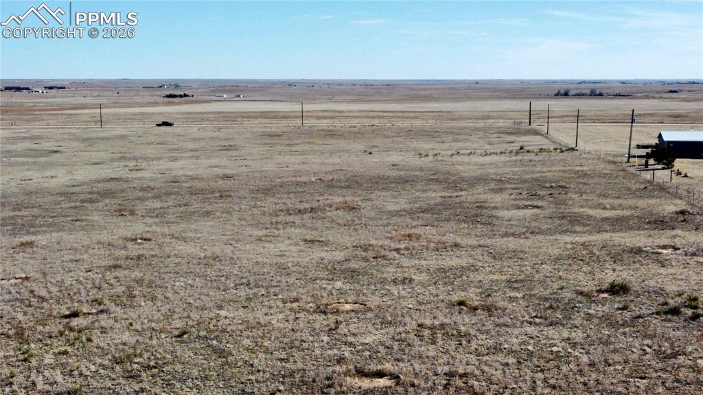 Image 15 of 20: Yard