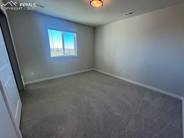 Image 14 of 19: Bedroom