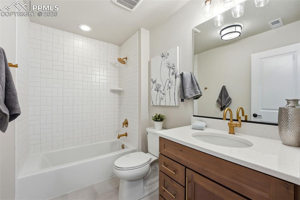 Image 26 of 32: No Description Available