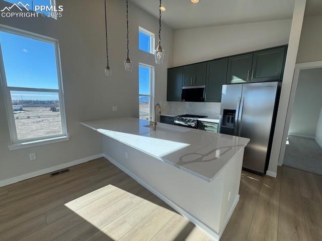 Image 6 of 19: Kitchen