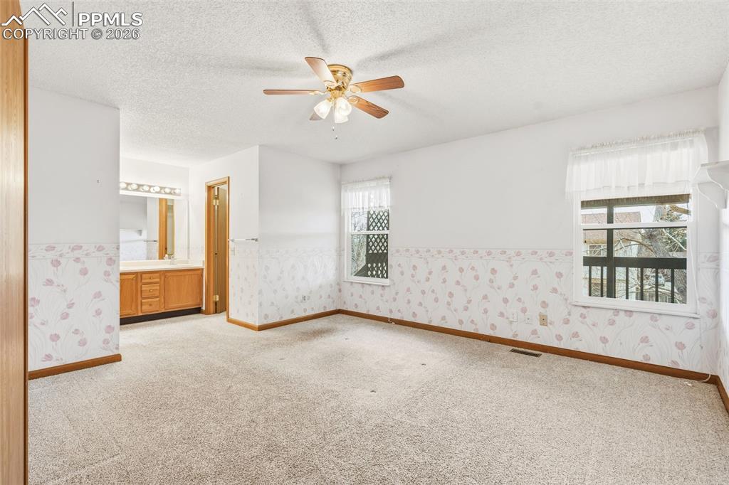 Image 14 of 27: Bedroom