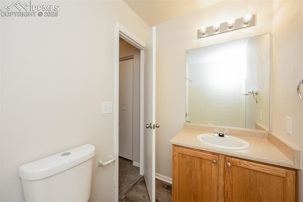 Image 22 of 28: Bathroom