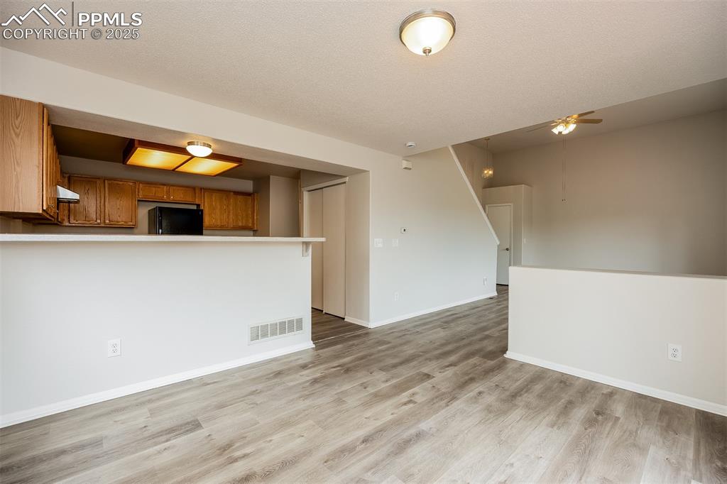 Image 8 of 28: Kitchen