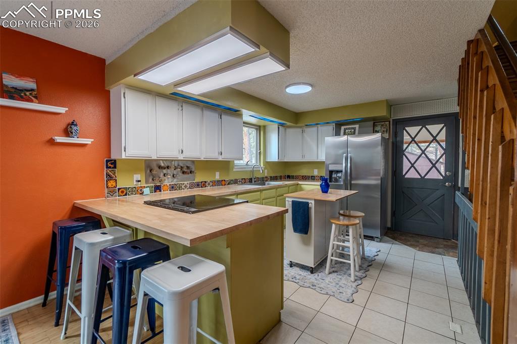 Image 10 of 49: Kitchen