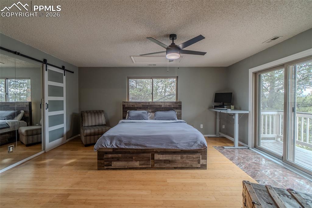 Image 23 of 49: Bedroom