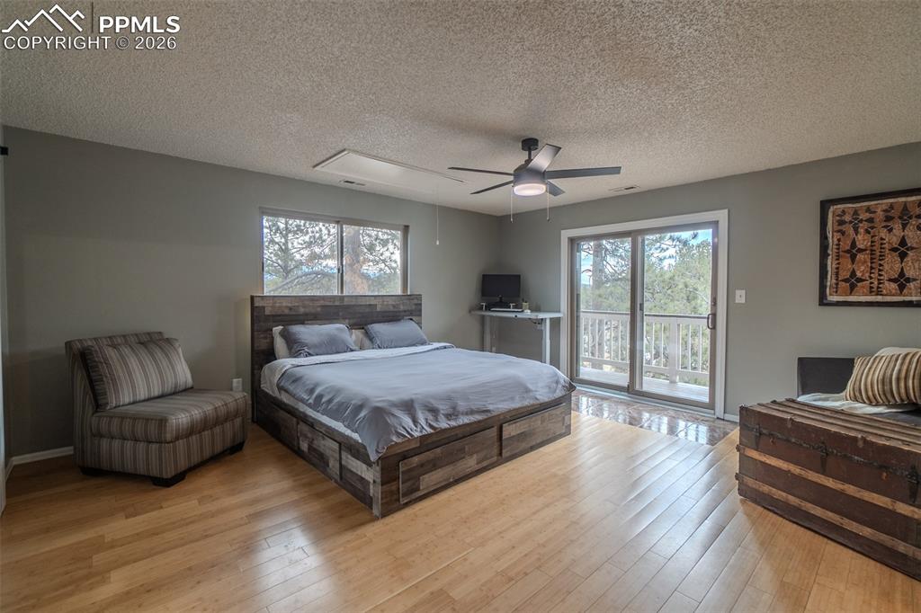 Image 24 of 49: Bedroom