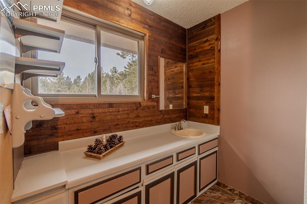 Image 30 of 49: Bathroom