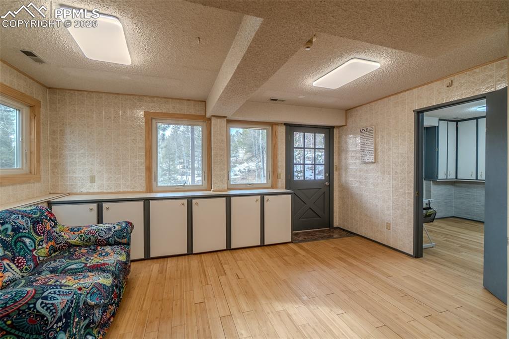 Image 34 of 49: Family Room