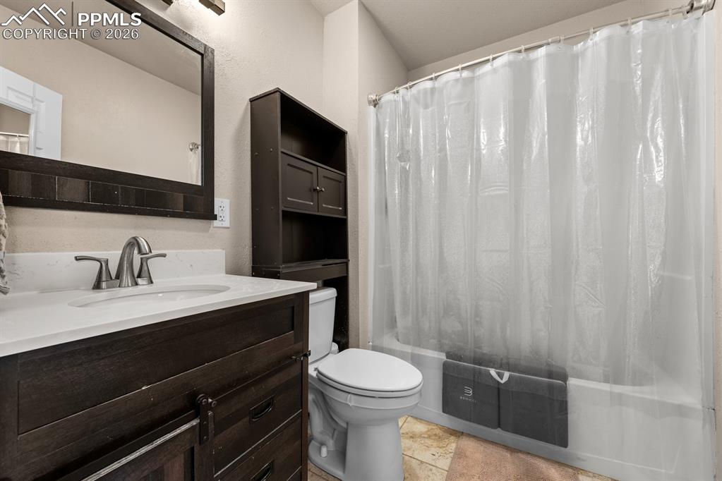 Image 15 of 19: Bathroom