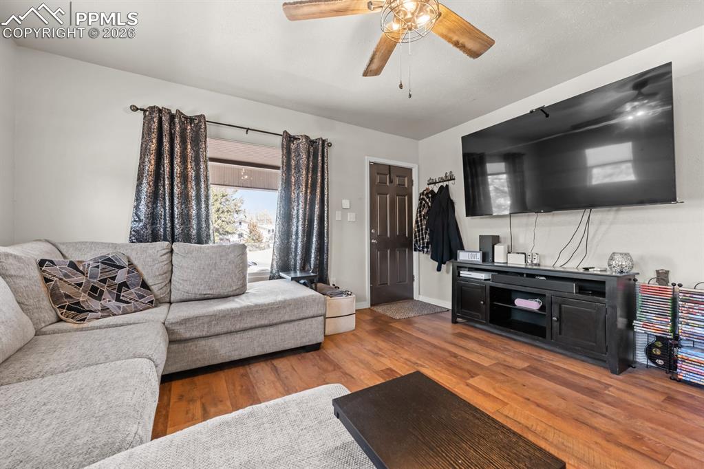 Image 7 of 19: Living Room