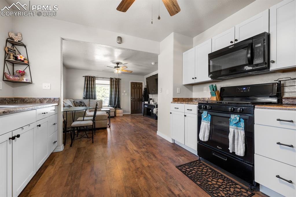 Image 9 of 19: Kitchen