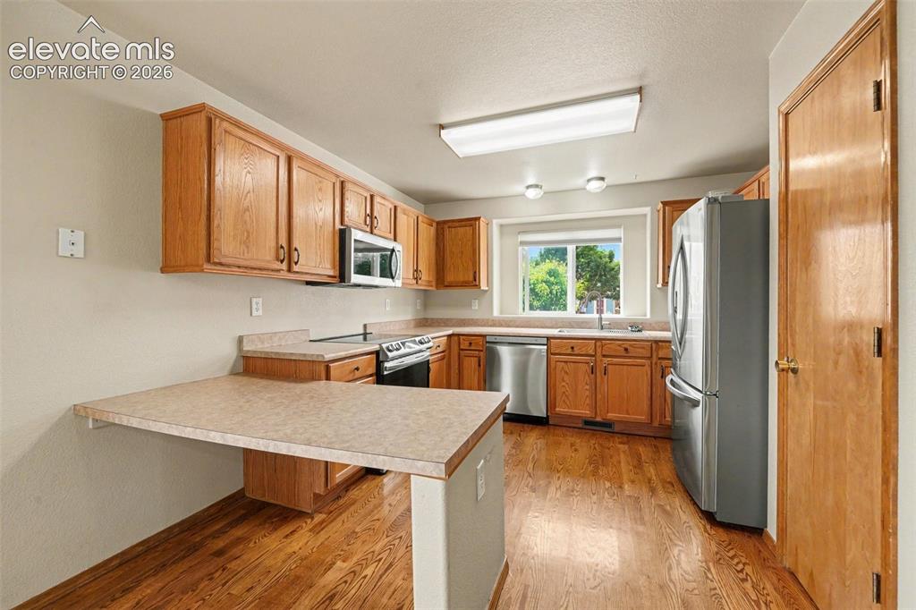 Image 11 of 21: Kitchen
