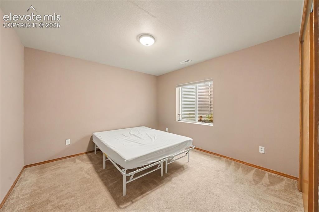 Image 16 of 21: Bedroom