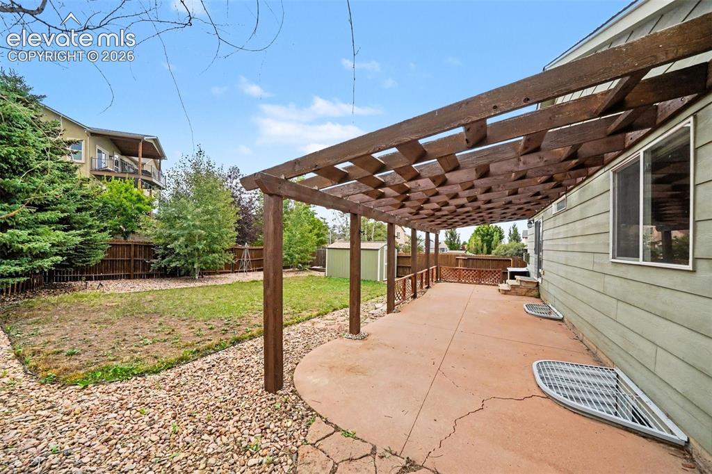 Image 19 of 21: Patio