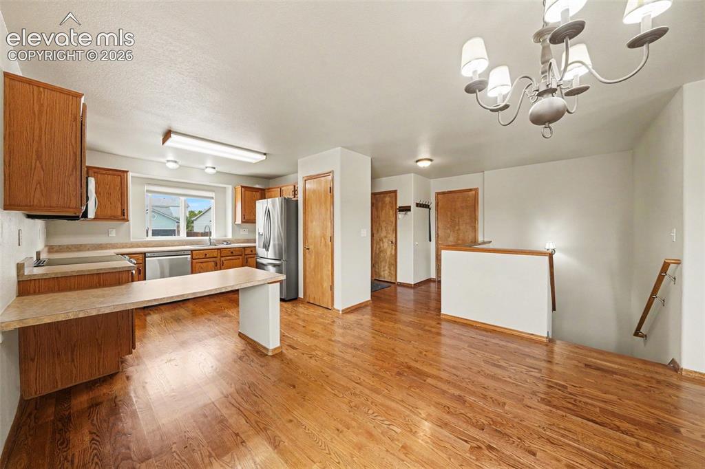 Image 8 of 21: Kitchen