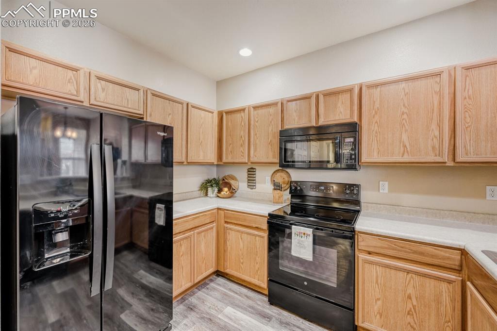 Image 11 of 29: Kitchen