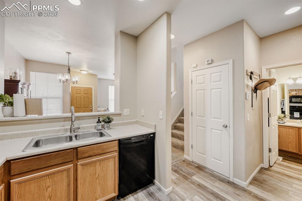 Image 13 of 29: Kitchen