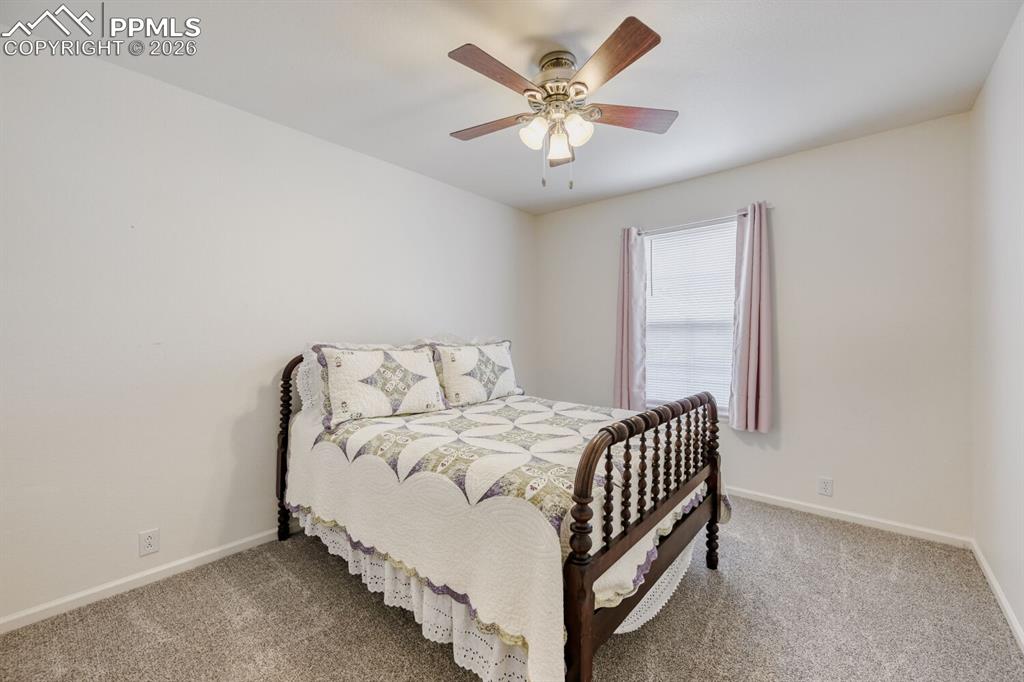 Image 19 of 29: Bedroom