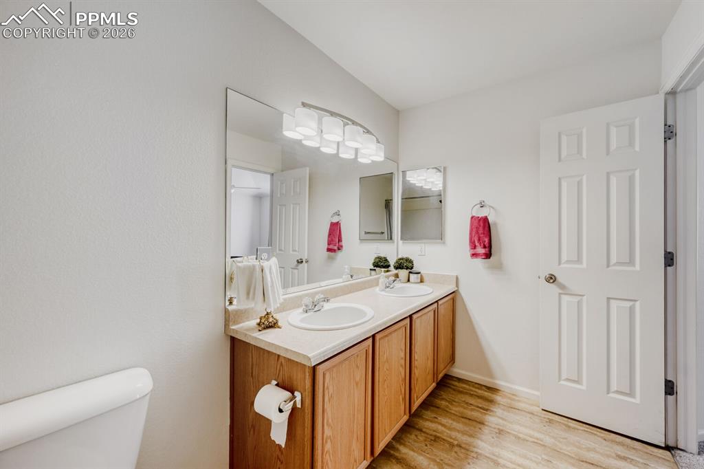 Image 24 of 29: Bathroom