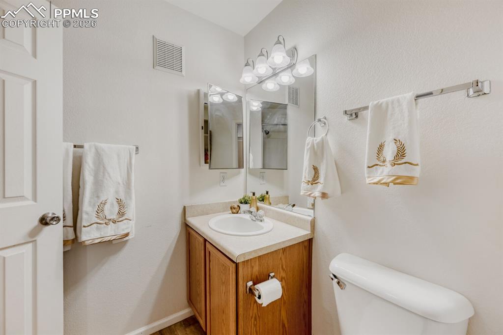 Image 25 of 29: Bathroom