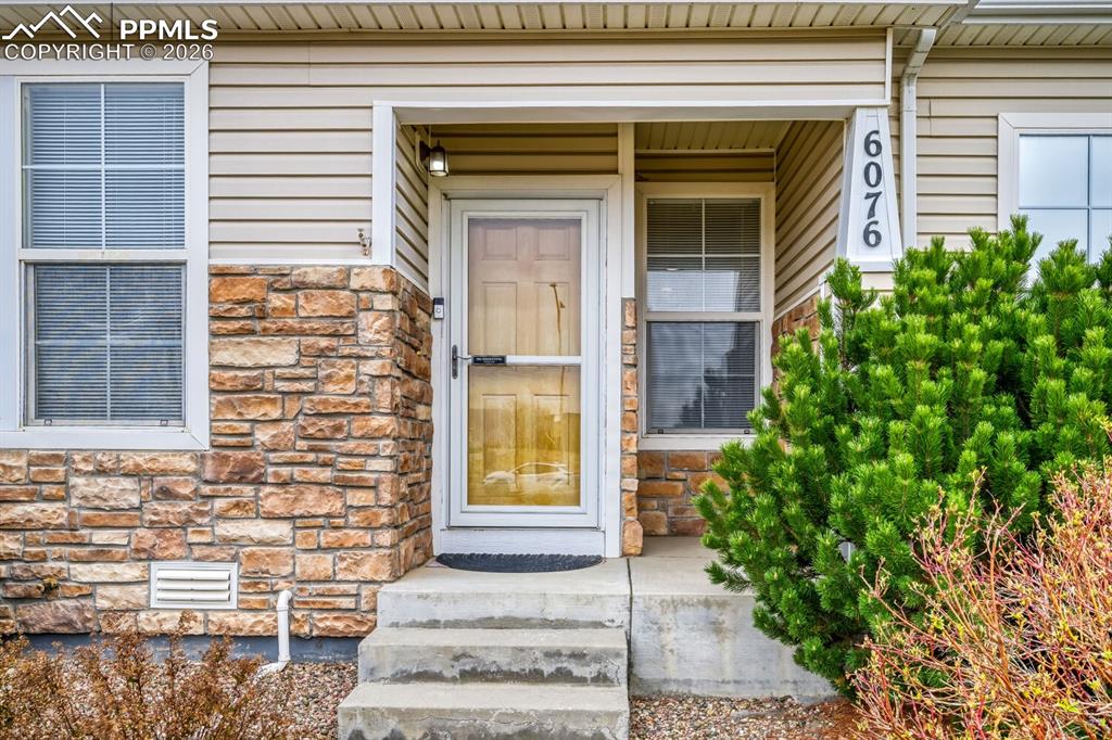 Image 3 of 29: Entry