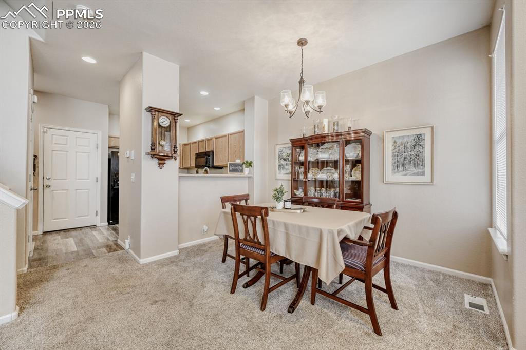 Image 9 of 29: Dining Area