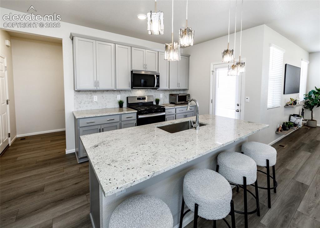 Image 12 of 40: Kitchen