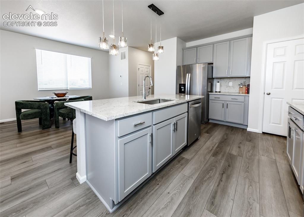 Image 16 of 40: Kitchen