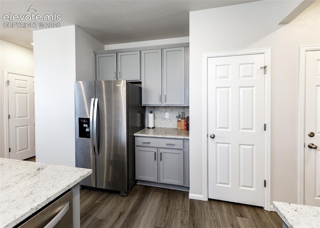 Image 17 of 40: Kitchen