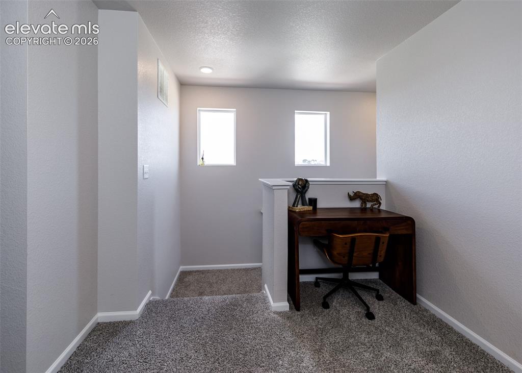Image 19 of 40: Office